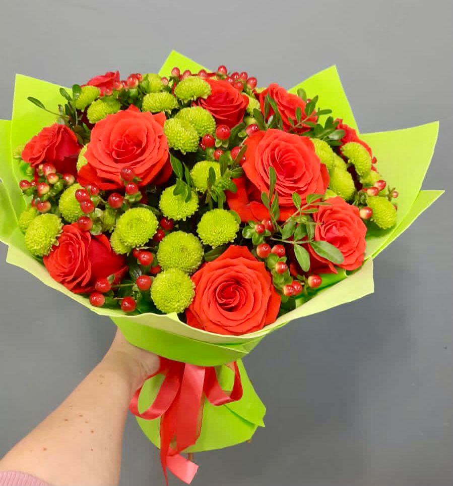 Букет цветов из: Хризантемы и Розы в Троицком