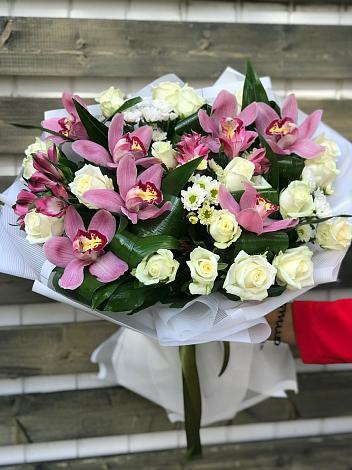 Букет цветов из: Розы и Хризантемы в Троицком