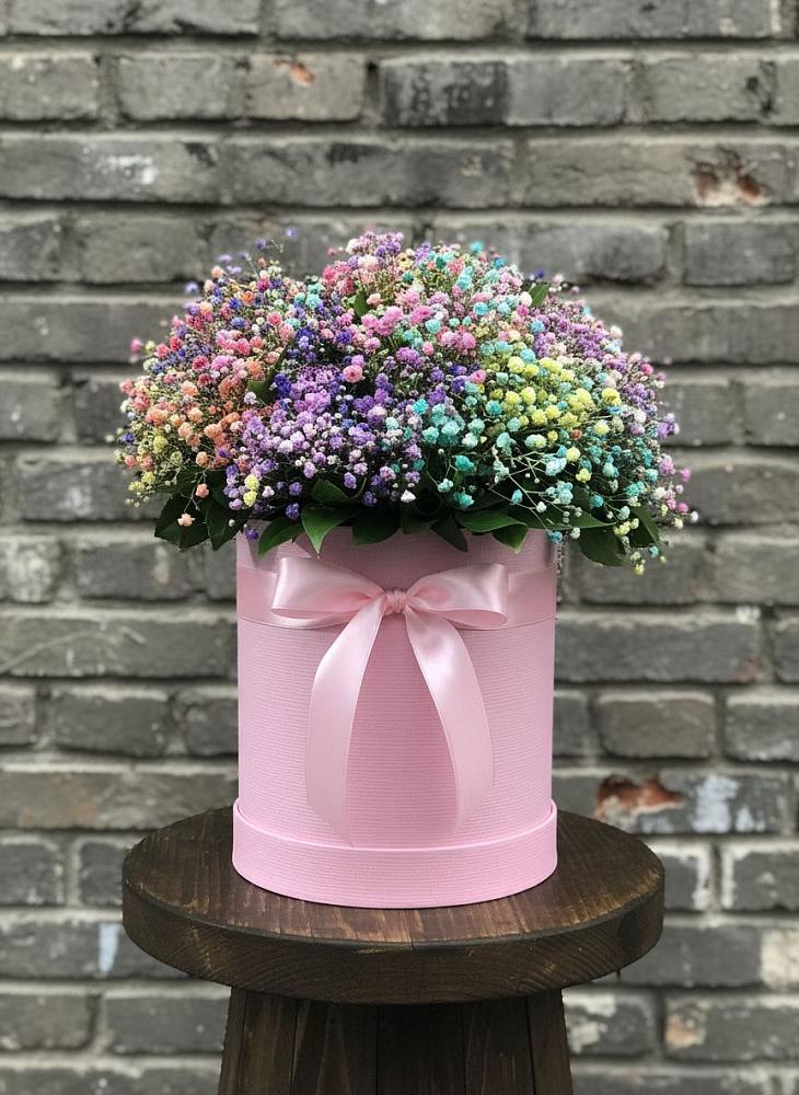 Цветочная композиция из Гипсофила и Розы в шляпной коробке в Троицком