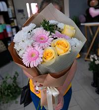Букет цветов из:  Герберы, Розы и Хризантемы в Троицком