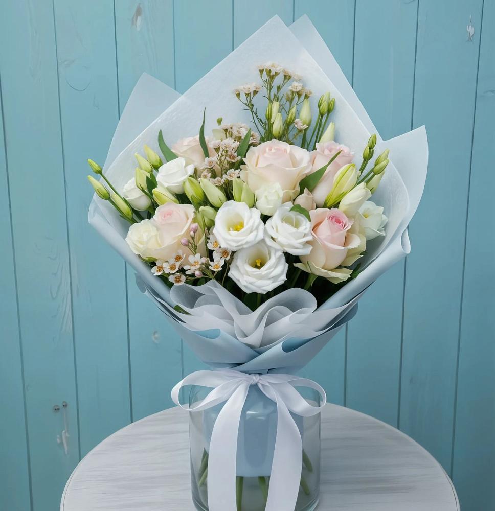 Букет цветов из: Розы и Лизиантусы в Троицком