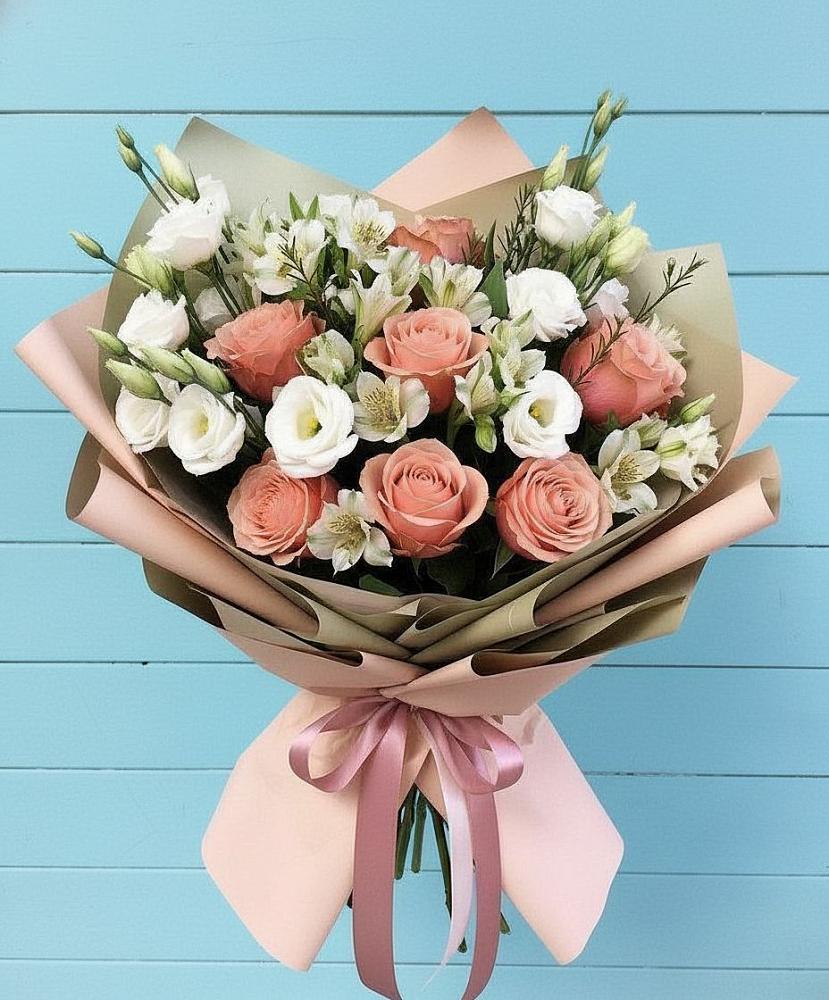 Букет цветов из: Розы, Альстромерии и Лизиантусы в Троицком