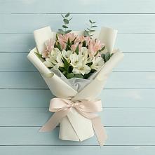 Букет цветов из:  Альстромерии в Троицком