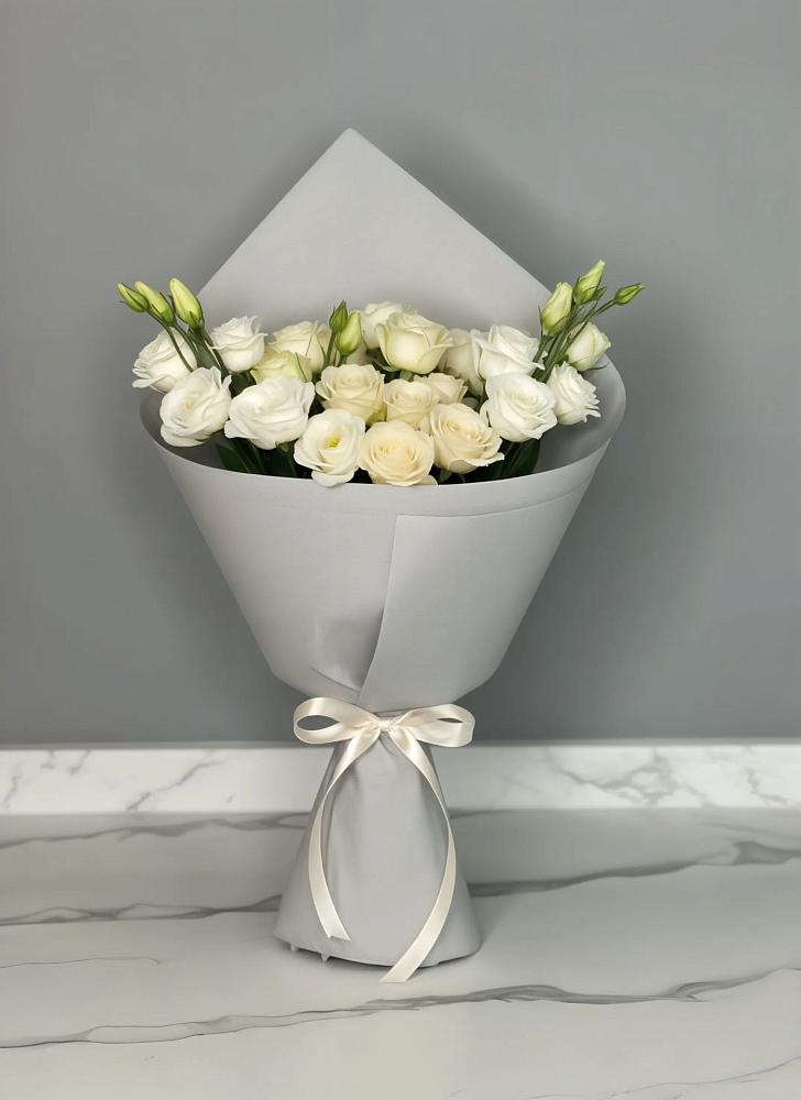 Букет цветов из: Розы и Лизиантусы в Троицком