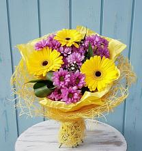 Букет цветов из:  Хризантемы и Герберы в Троицком