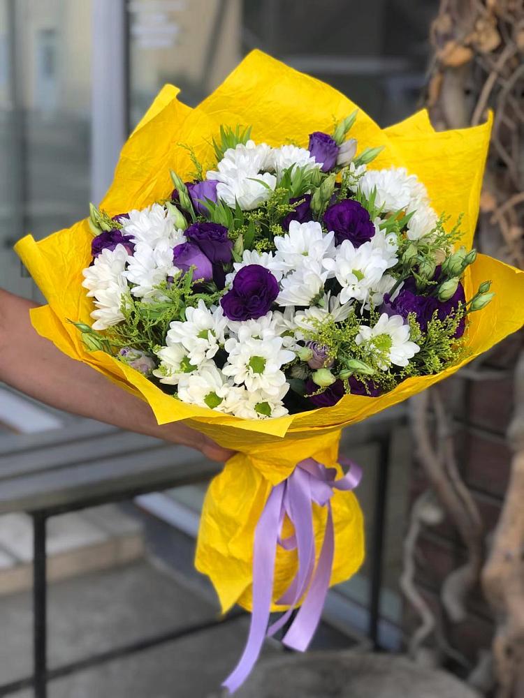 Букет цветов из: Ирисы, Хризантемы и Ромашки в Троицком