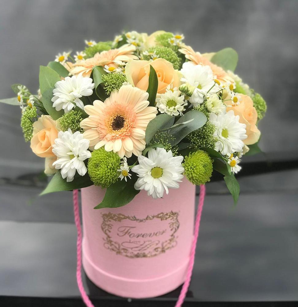 Цветочная композиция из Розы, Герберы и Хризантемы в шляпной коробке в Троицком