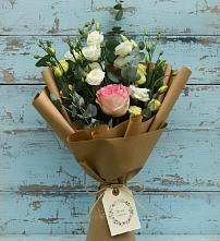 Букет цветов из:  Розы и Лизиантусы в Троицком