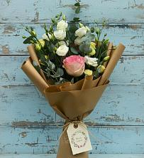 Букет цветов из:  Розы и Лизиантусы в Троицком