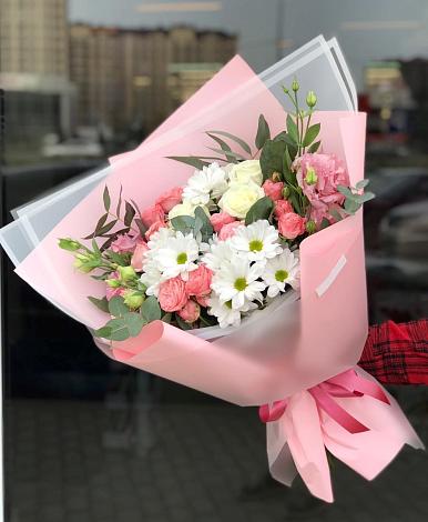 Букет цветов из: Розы, Лизиантусы и Хризантемы в Троицком