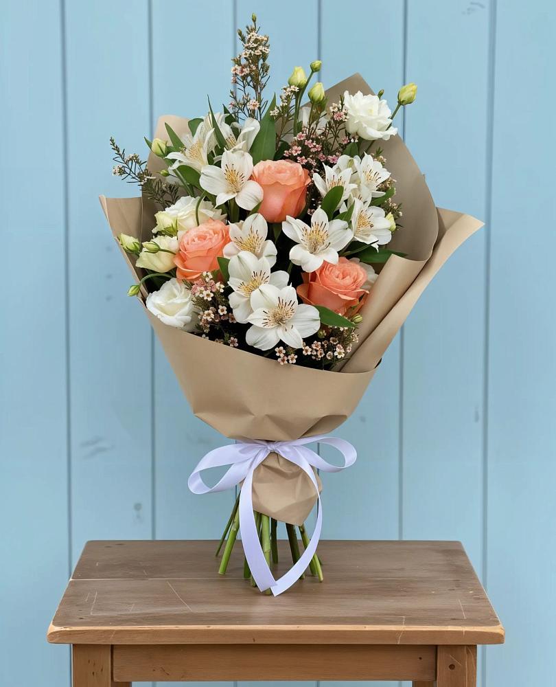 Букет цветов из: Альстромерии, Лизиантусы, Розы и Хризантемы в Троицком